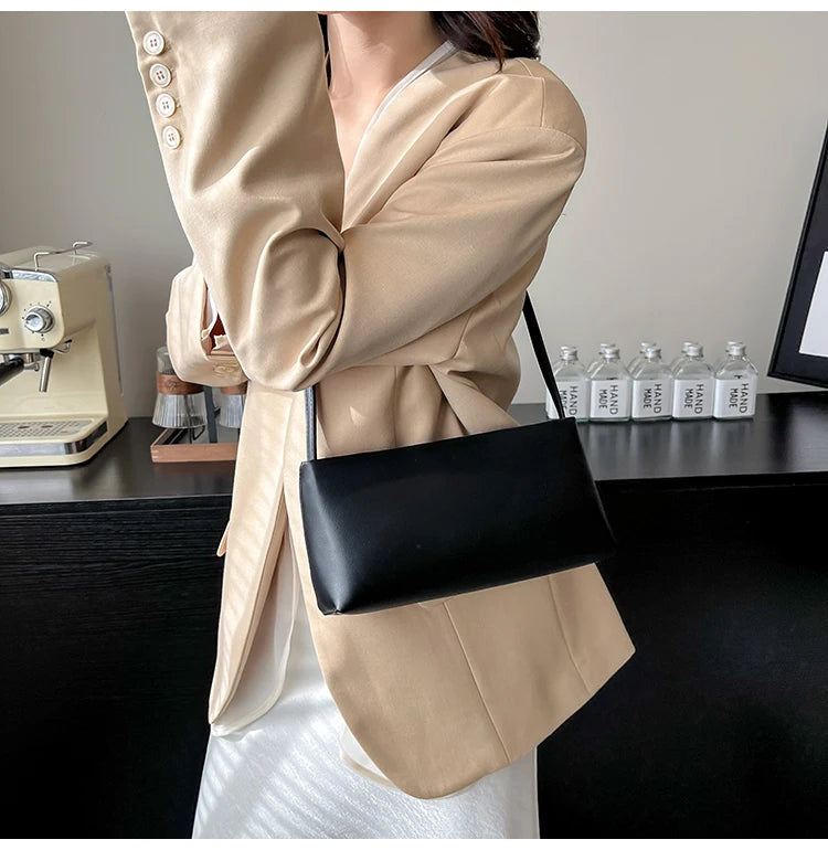 Sac souple pour femme uni – Nouveauté Printemps/Été 2025 – Sac polyvalent porté croisé ou à l'épaule (style « sous le bras ») en PU – Sac carré idéal pour le quotidien