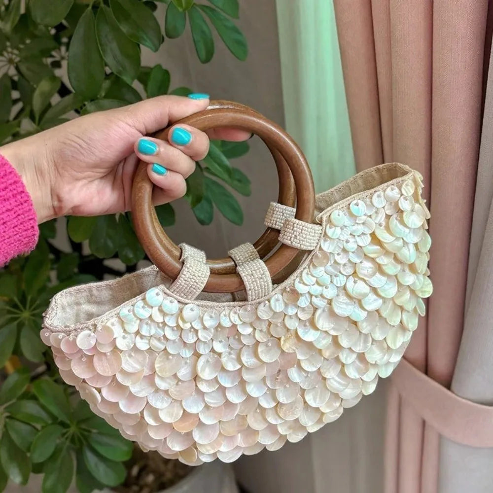 Sac à main féerique en perles fait main, grande capacité, orné de coquillages, pochette style sirène, format compact.