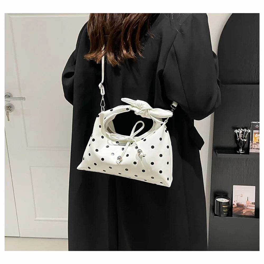 Sac polyvalent pour femme : sac à bandoulière en cuir rétro avec nœud, porté croisé, modèle original à pois, idéal pour le quotidien et les sorties décontractées.