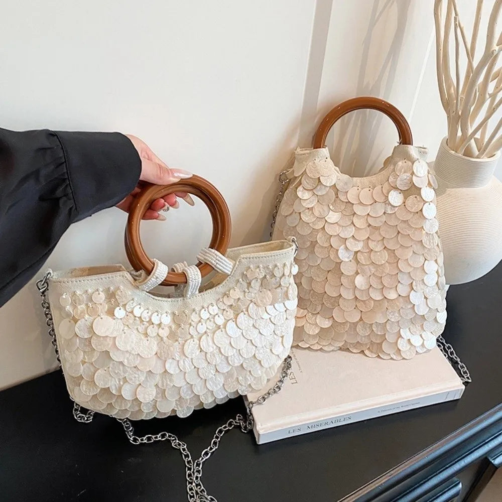 Sac à main féerique en perles fait main, grande capacité, orné de coquillages, pochette style sirène, format compact.