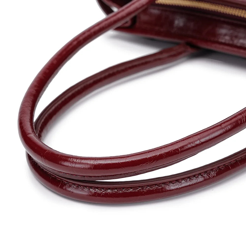 Nouveau sac bandoulière pour femme style Boston 2025 – Cuir souple effet huilé/ciré, design superposé, style moto chic