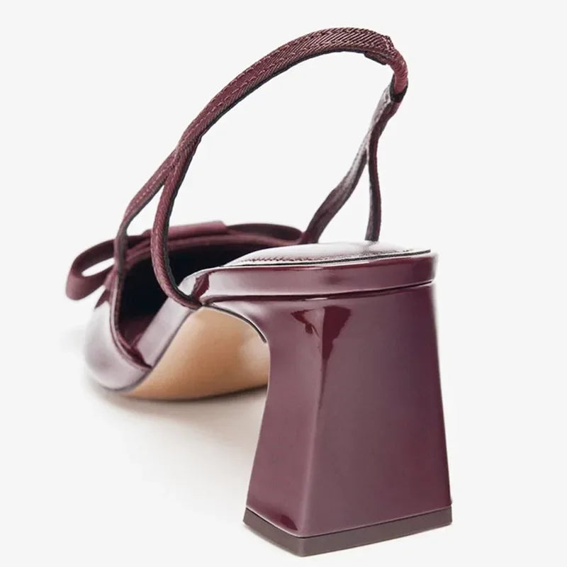 Escarpins sexy en cuir verni bordeaux à bout pointu pour femme – Chaussures de créateur élégantes et confortables avec bride arrière et nœud, idéales pour les soirées et banquets.