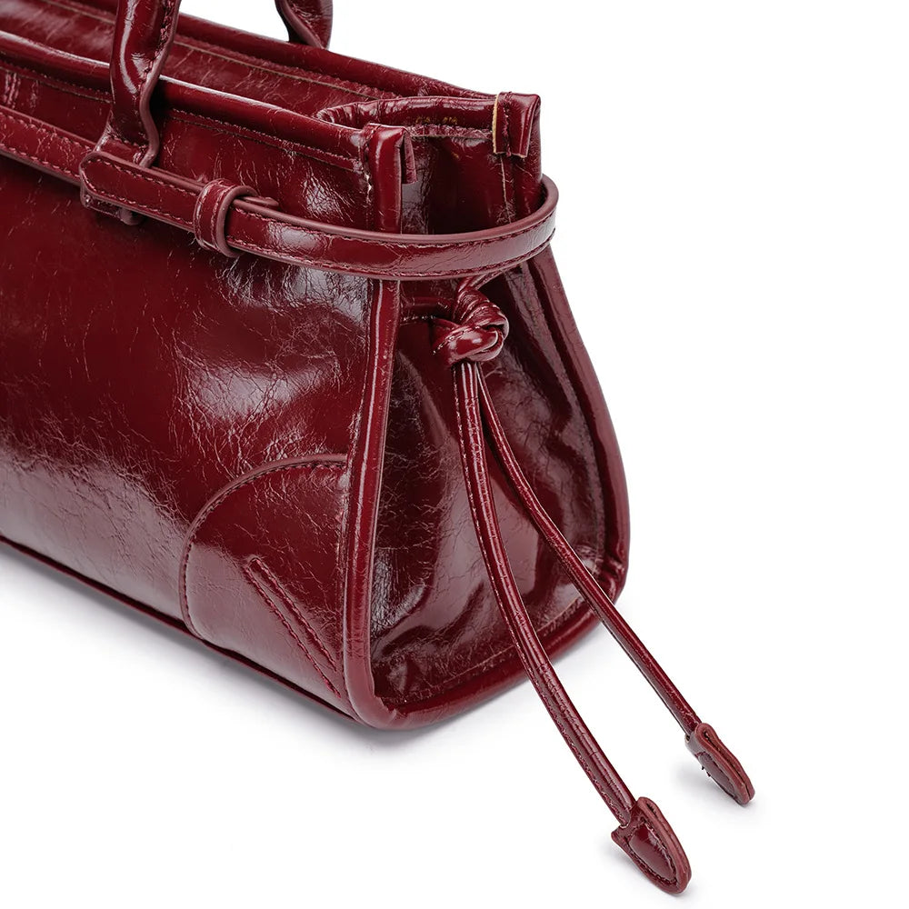 Nouveau sac bandoulière pour femme style Boston 2025 – Cuir souple effet huilé/ciré, design superposé, style moto chic