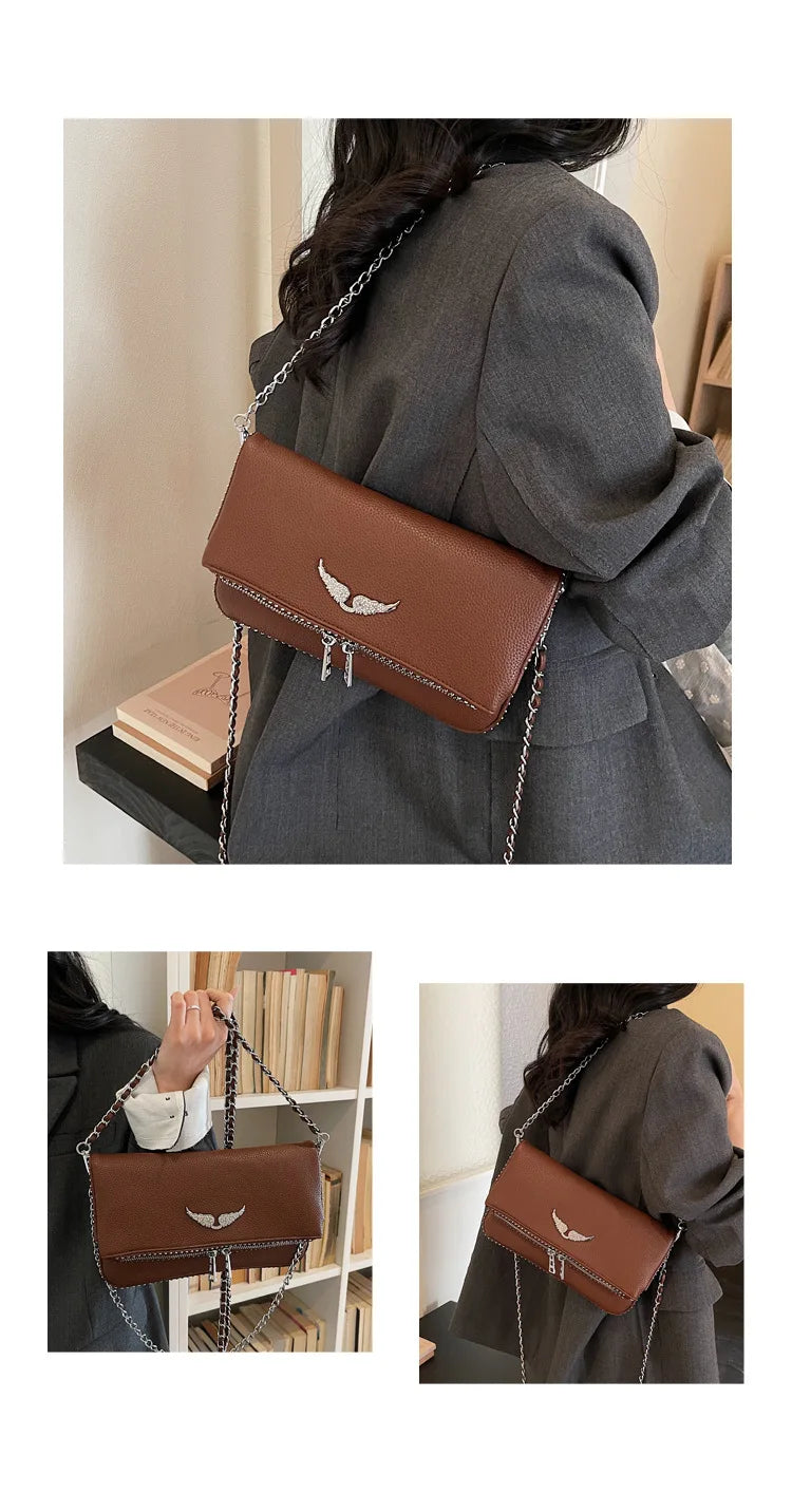 Petit sac carré tendance et épuré pour femme – Sac bandoulière avec chaîne, style rétro, porté épaule ou à la main.