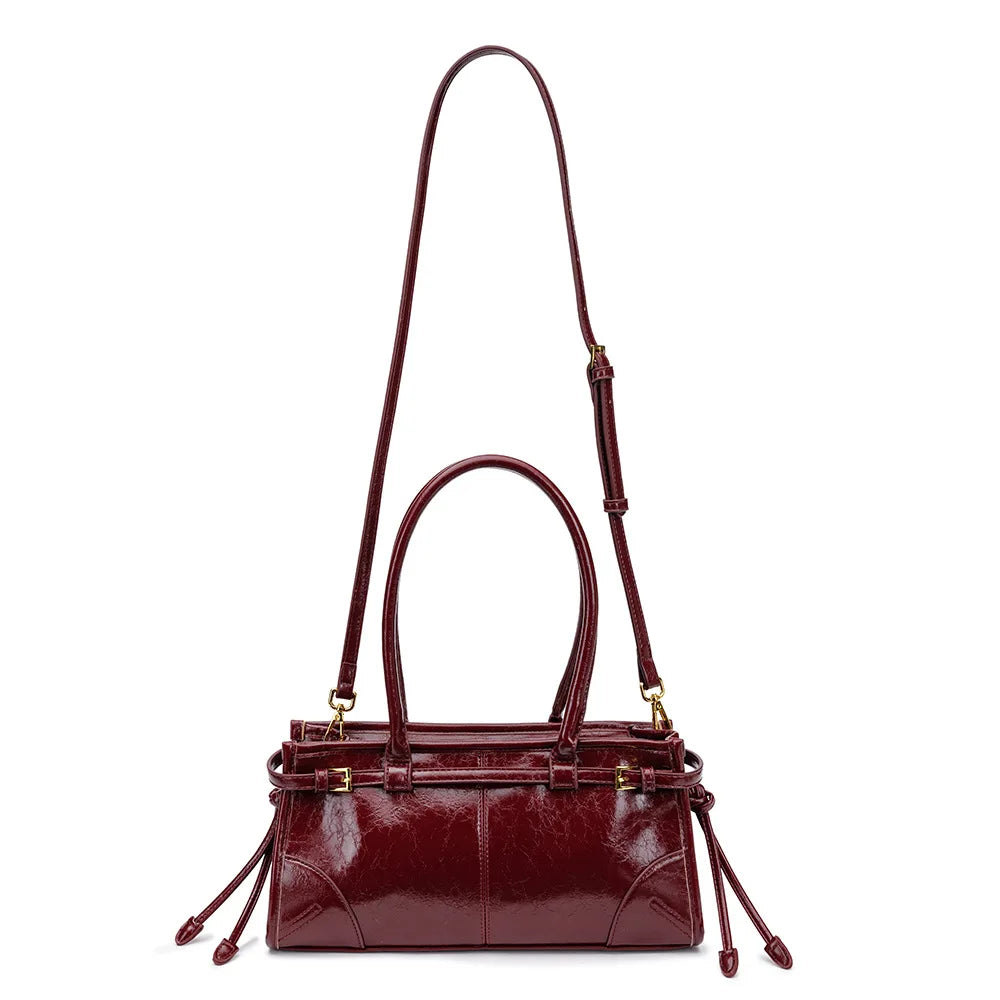 Nouveau sac bandoulière pour femme style Boston 2025 – Cuir souple effet huilé/ciré, design superposé, style moto chic