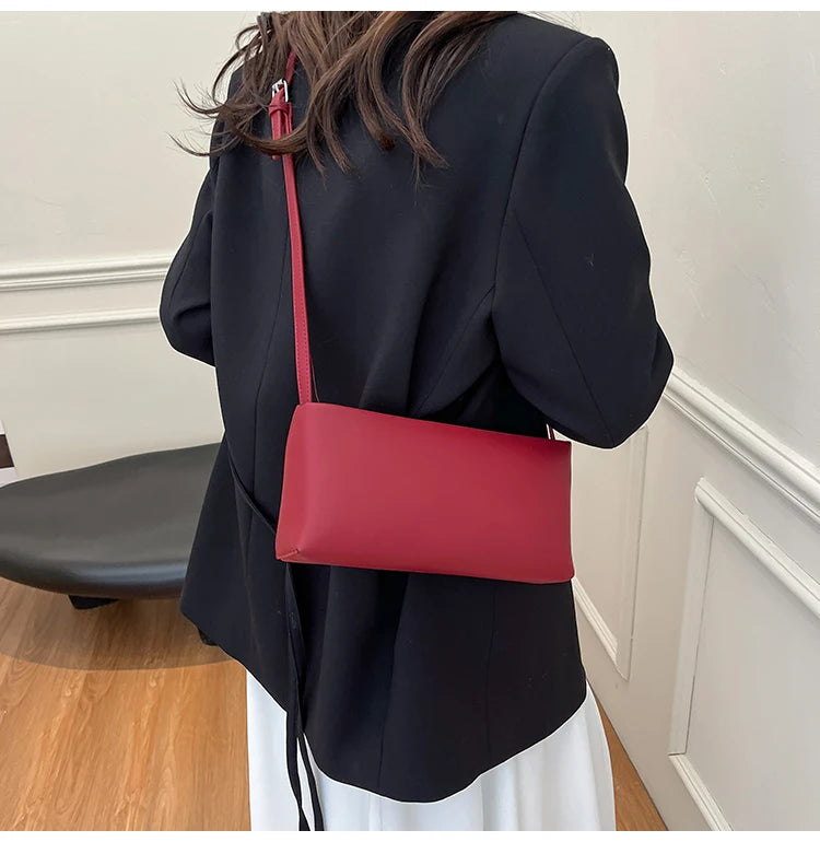 Sac souple pour femme uni – Nouveauté Printemps/Été 2025 – Sac polyvalent porté croisé ou à l'épaule (style « sous le bras ») en PU – Sac carré idéal pour le quotidien