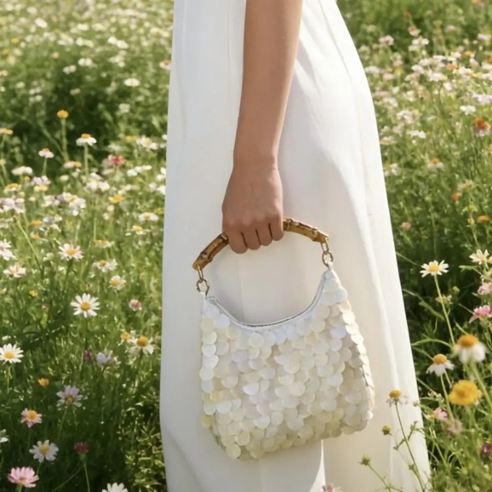 Sac à main féerique en perles fait main, grande capacité, orné de coquillages, pochette style sirène, format compact.