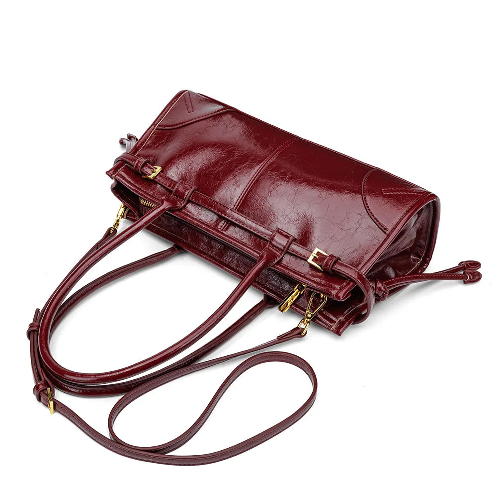 Nouveau sac bandoulière pour femme style Boston 2025 – Cuir souple effet huilé/ciré, design superposé, style moto chic