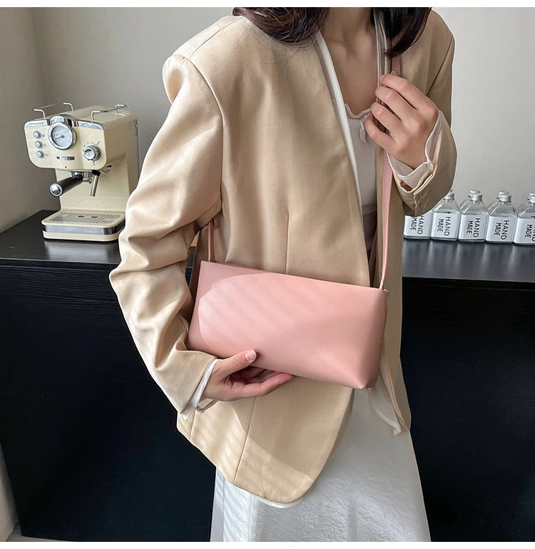 Sac souple pour femme uni – Nouveauté Printemps/Été 2025 – Sac polyvalent porté croisé ou à l'épaule (style « sous le bras ») en PU – Sac carré idéal pour le quotidien