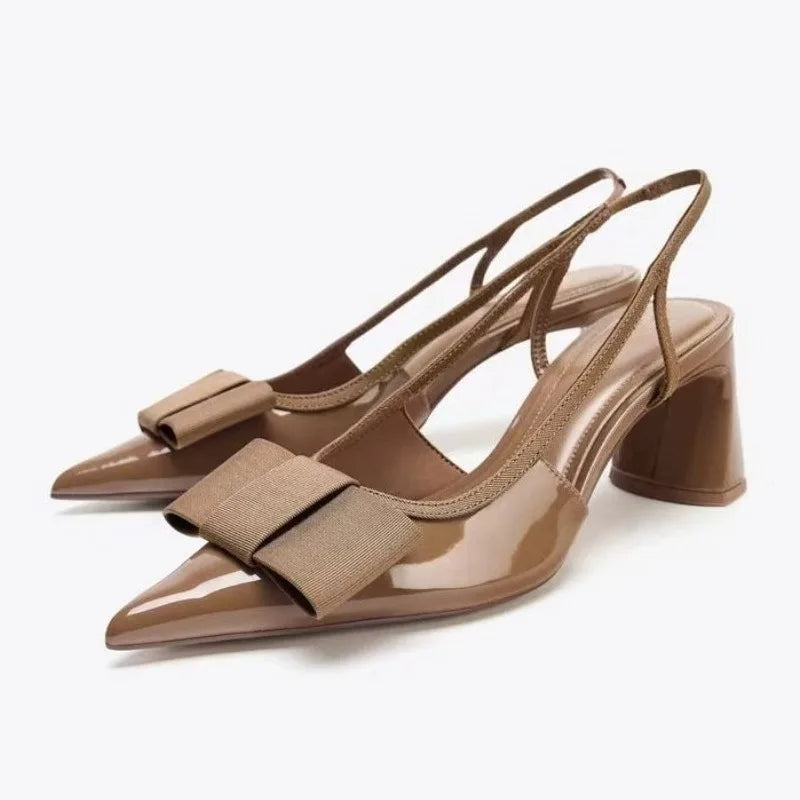Escarpins sexy en cuir verni bordeaux à bout pointu pour femme – Chaussures de créateur élégantes et confortables avec bride arrière et nœud, idéales pour les soirées et banquets.
