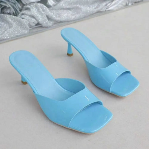 Chaussures élégantes et confortables pour femme : sandales à talons aiguilles, bout ouvert (style « bouche de poisson ») et talons hauts, idéales pour le bureau ou les tenues habillées.
