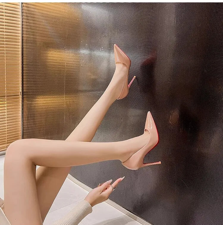 Chaussures pour femme tendance 2026 – Escarpins de luxe à talons aiguilles (12 cm), bout pointu et semelles rouges – Confortables, idéales pour soirées, cérémonies et mariages