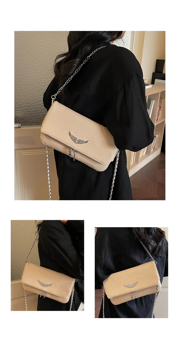 Petit sac carré tendance et épuré pour femme – Sac bandoulière avec chaîne, style rétro, porté épaule ou à la main.