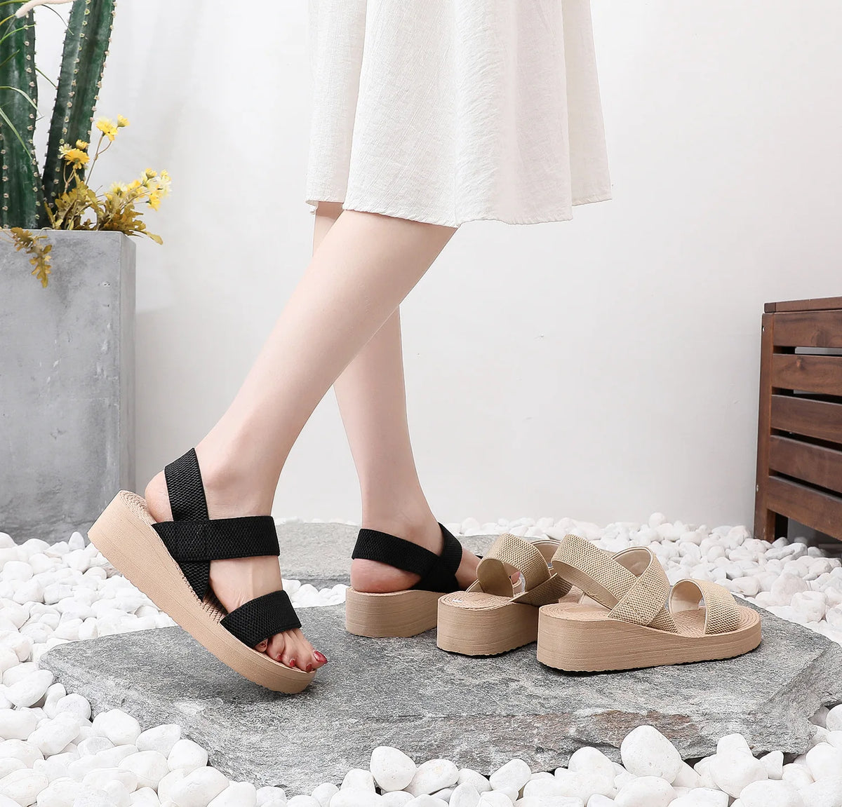 Sandales compensées minimalistes à bride arrière pour femme – Grandes tailles – Chaussures d'été à plateforme pour l'extérieur – Sandales de loisirs légères et souples en EVA