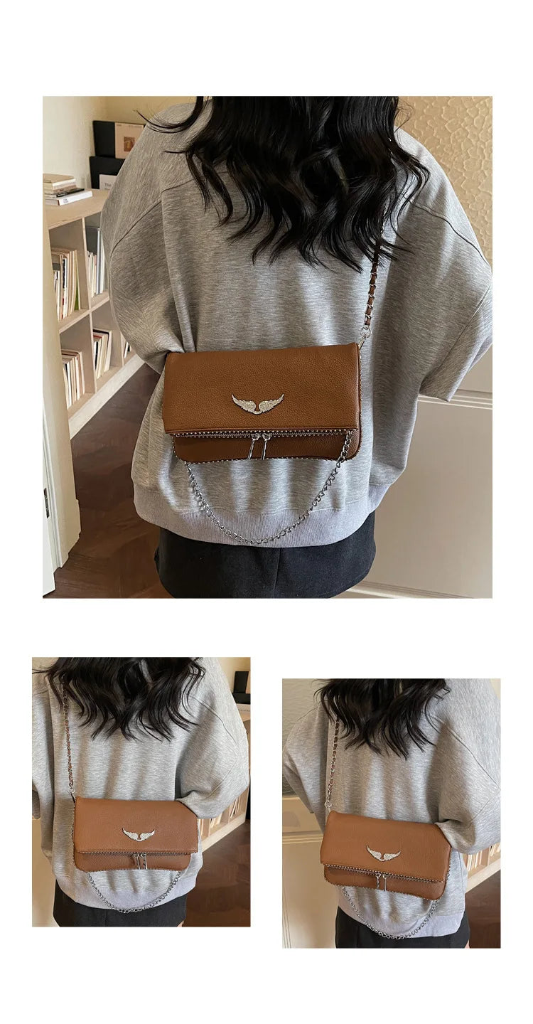 Petit sac carré tendance et épuré pour femme – Sac bandoulière avec chaîne, style rétro, porté épaule ou à la main.