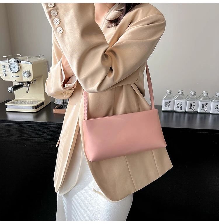 Sac souple pour femme uni – Nouveauté Printemps/Été 2025 – Sac polyvalent porté croisé ou à l'épaule (style « sous le bras ») en PU – Sac carré idéal pour le quotidien
