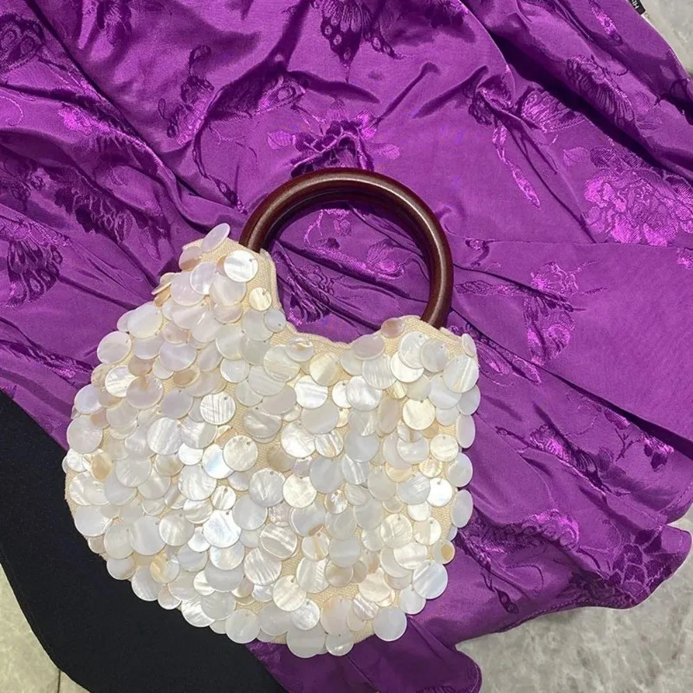 Sac à main féerique en perles fait main, grande capacité, orné de coquillages, pochette style sirène, format compact.