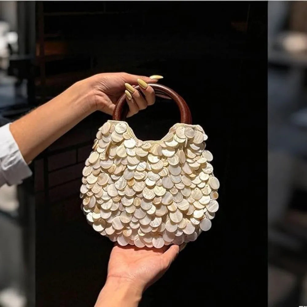 Sac à main féerique en perles fait main, grande capacité, orné de coquillages, pochette style sirène, format compact.