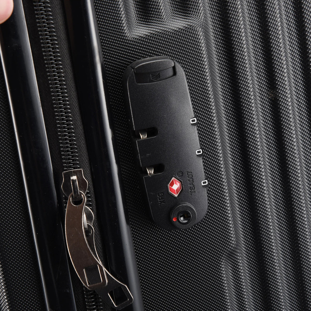 3-piece suitcase set 20-24- 28" Set ABS hard shell travel luggage set 4 wheels zipper telescopic pull rod M-L-XL set Black